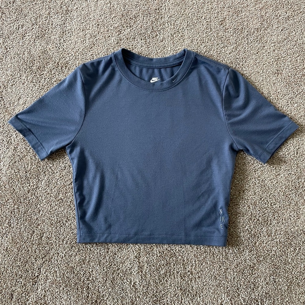 Nike Women’s Slim Fit Cropped Tee Size XS